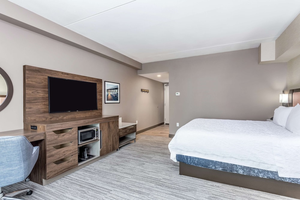 Room, 1 King Bed, Accessible, Bathtub (Mobilty & Hearing) - Photo 2