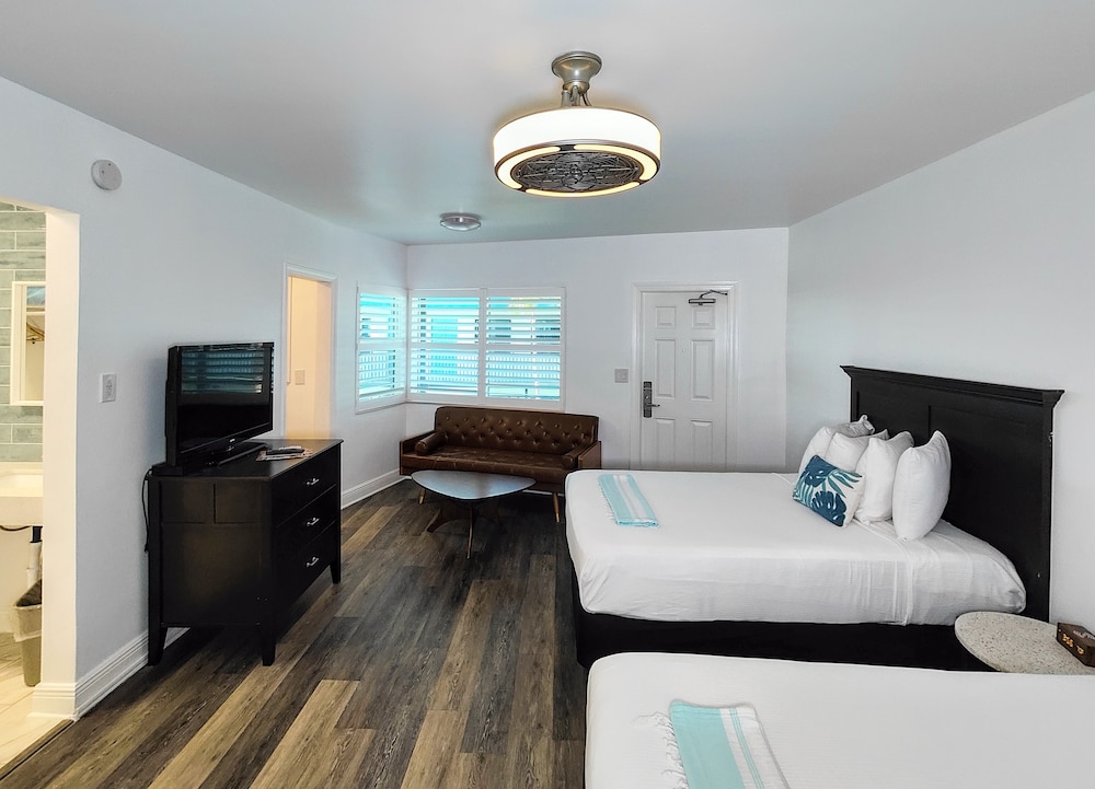 Junior Studio Suite, Poolside photo 1
