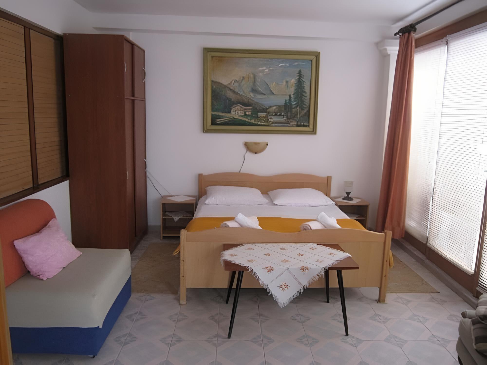 Apartment (Graci - 20 m from pebble beach - A1(4)