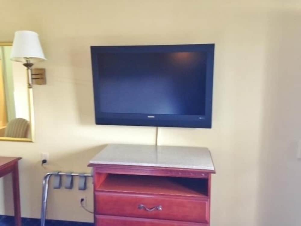 Room, 2 Double Beds, Non Smoking - Photo 10