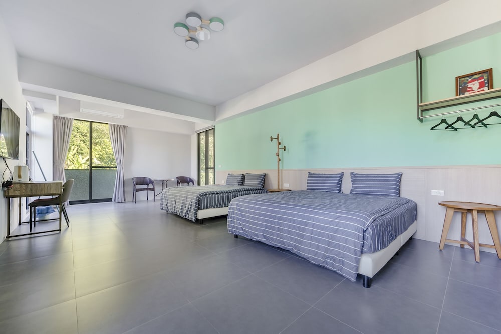 Deluxe Quadruple Room with Balcony photo 1