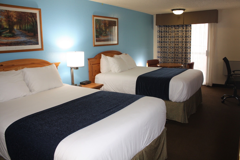 Room, 2 Queen Beds, Non Smoking (River View) - Photo 1