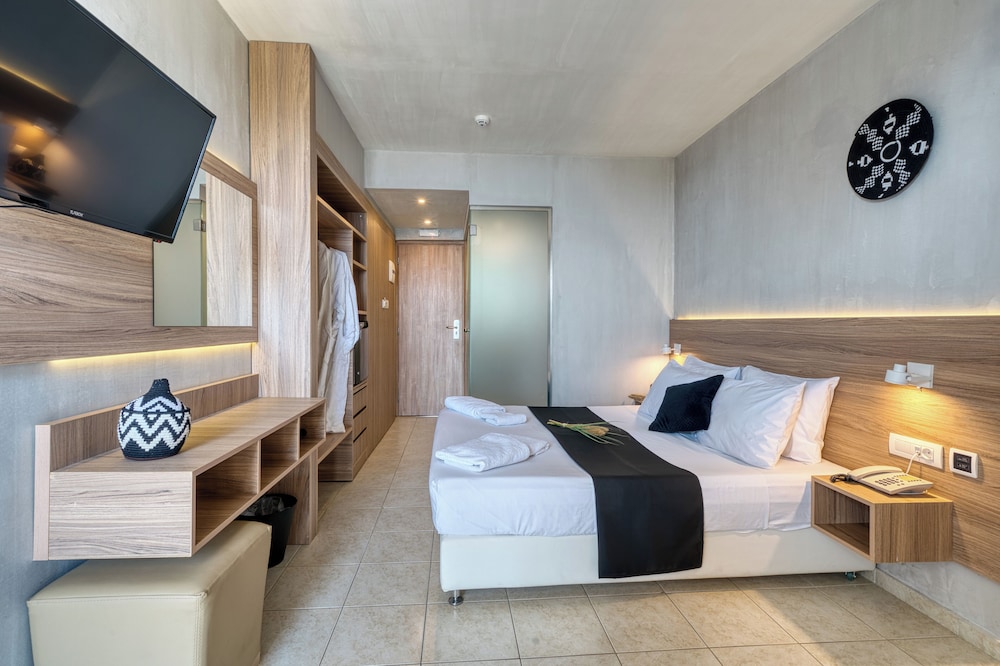 Standard Double Room, Pool View photo 1