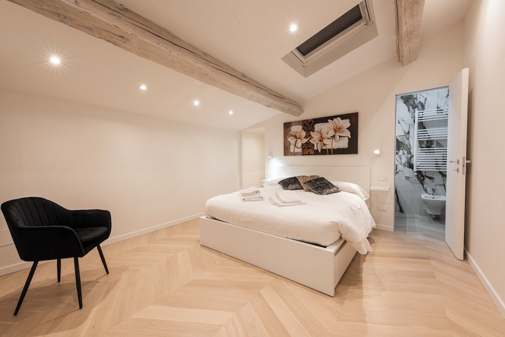 Deluxe Apartment, City View