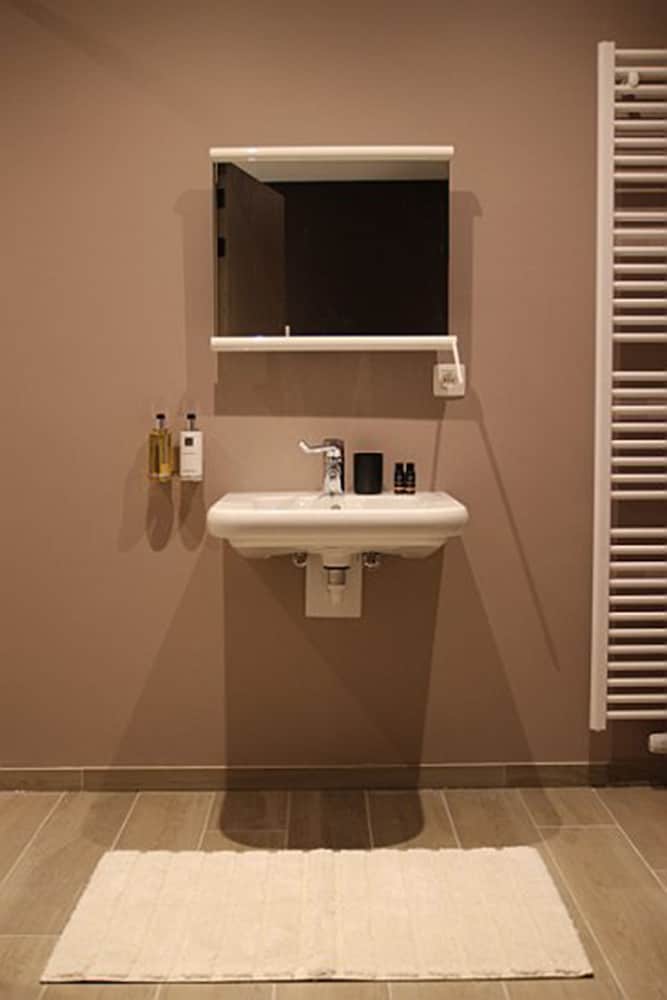 Family Room, Accessible (Winter) photo 2