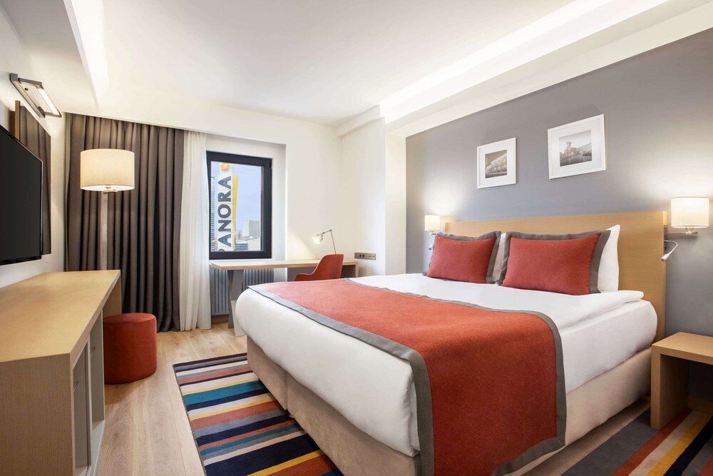 Room, 1 King Bed, Accessible, Non Smoking - Photo 4