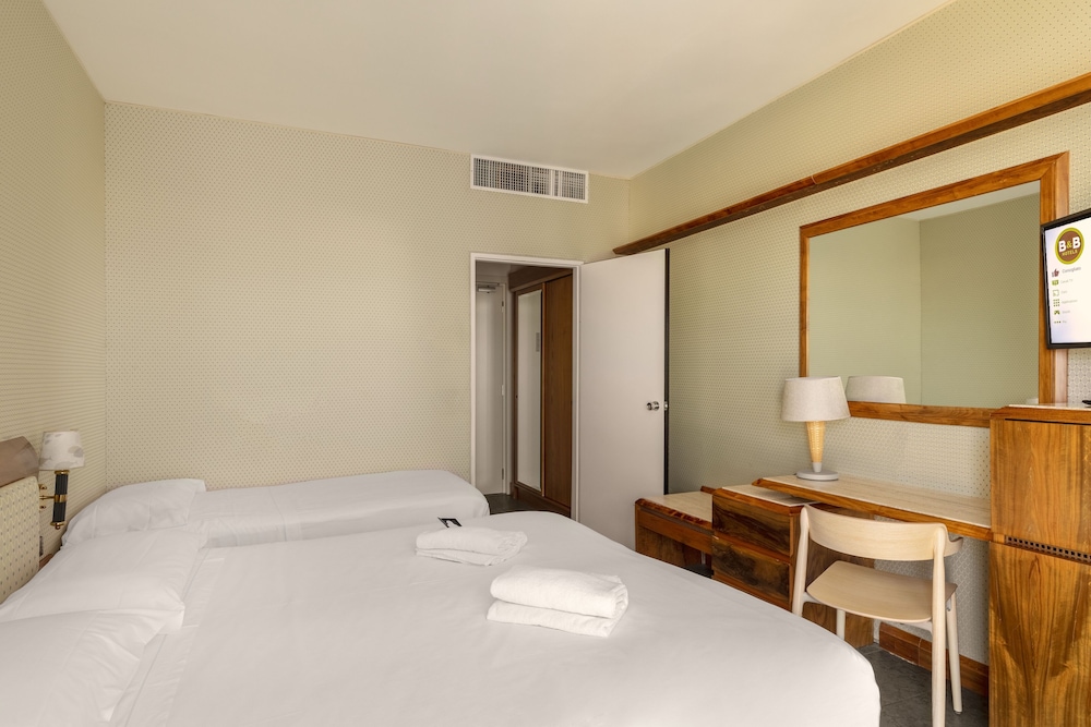Standard Triple Room, Non Smoking, Beach View photo 2