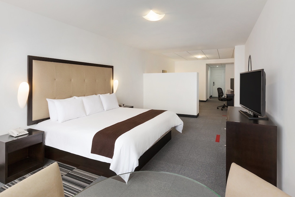 Suite, 1 King Bed, Non Smoking (Matrimonial)