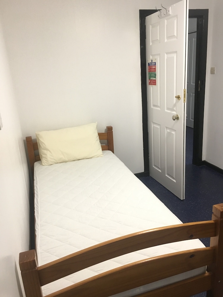 Basic Single Room, Shared Bathroom, Mountain View photo 2