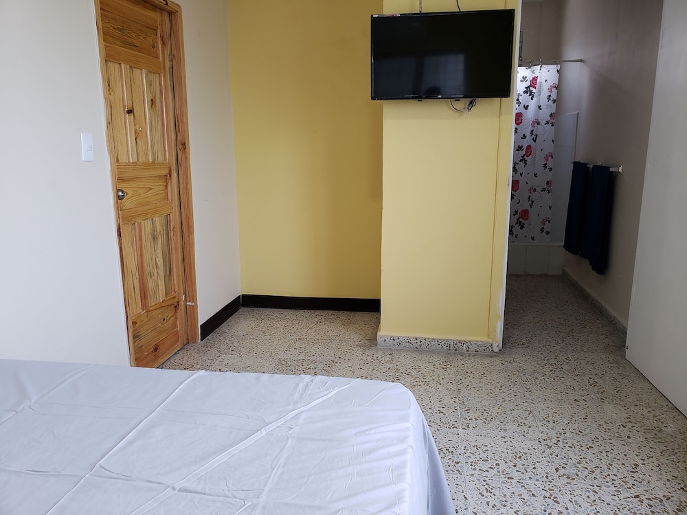 Basic Double Room, 1 Queen Bed, Non Smoking photo 1