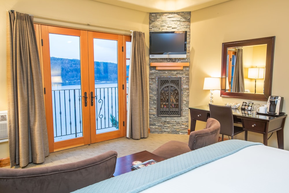 Standard Room, 1 King Bed, River View (River Room) photo 1