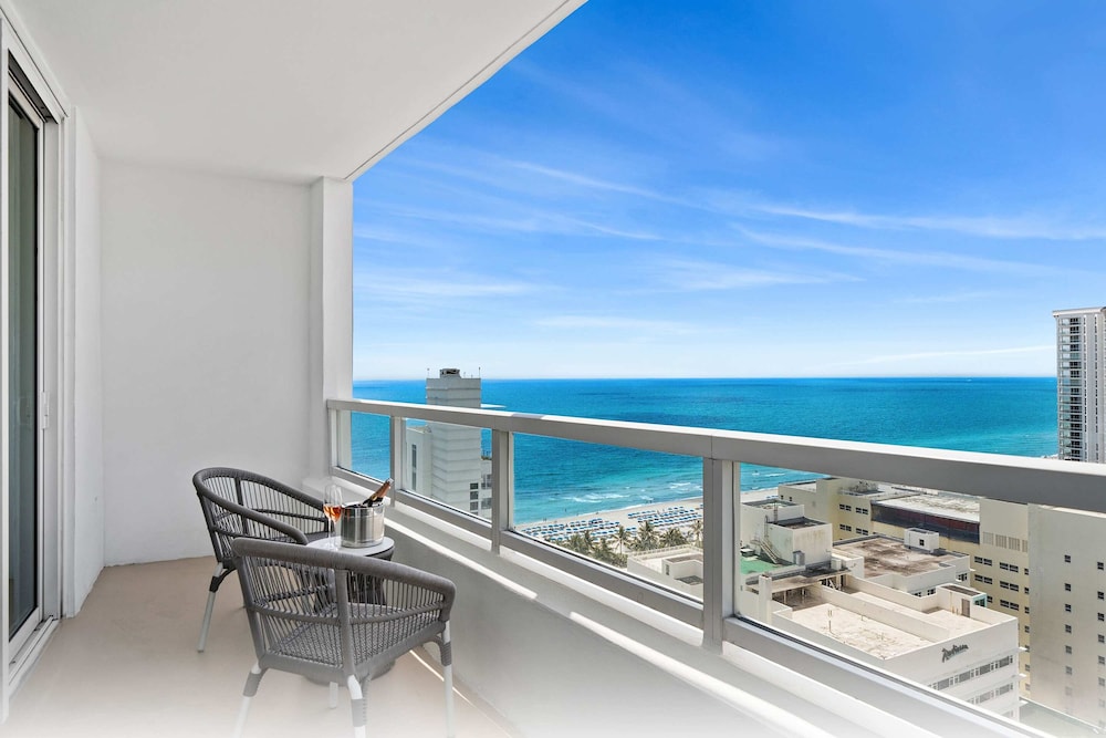 Junior Suite, 1 Bedroom, Kitchen, Partial Ocean View
