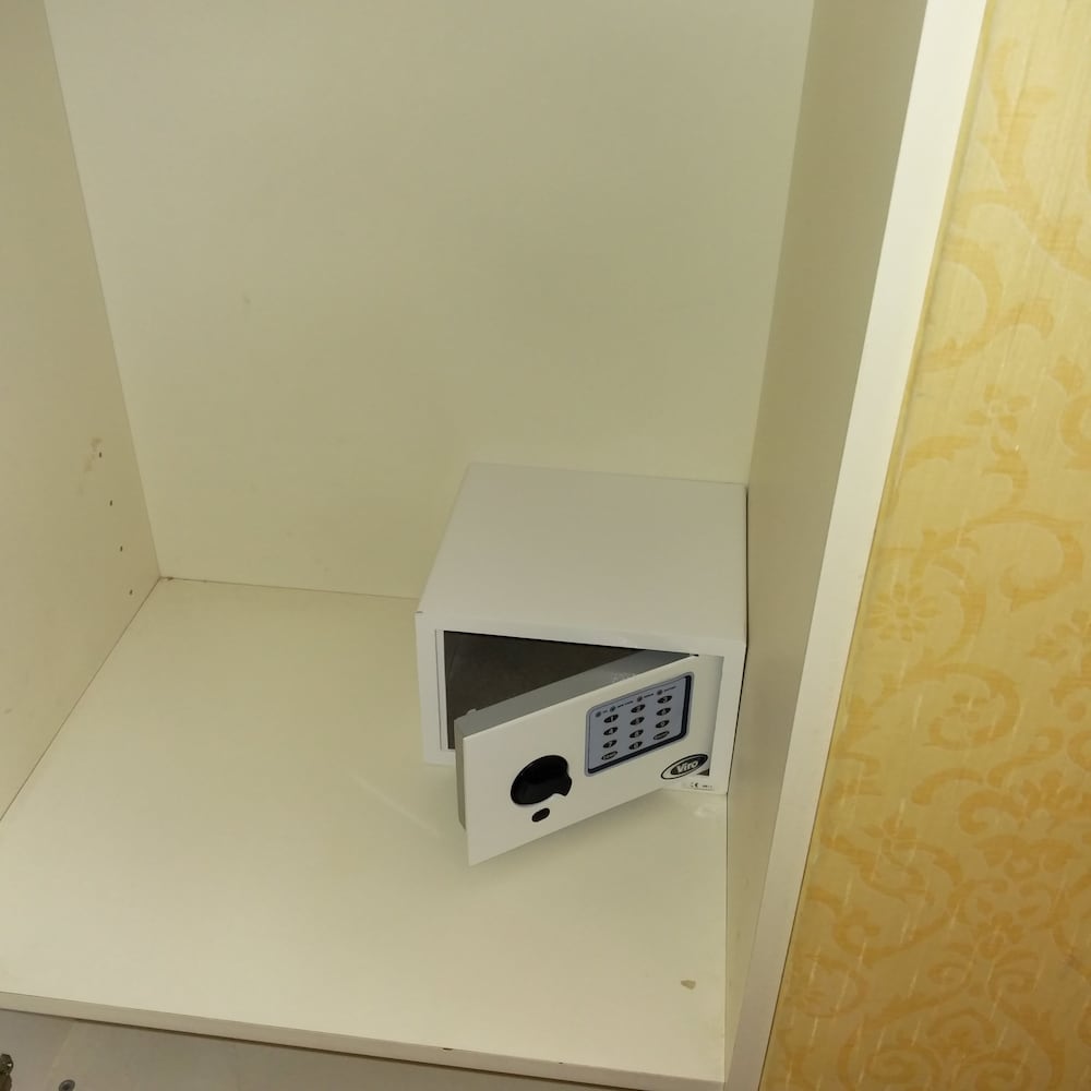 Classic Double Room Single Use thumbnail 5