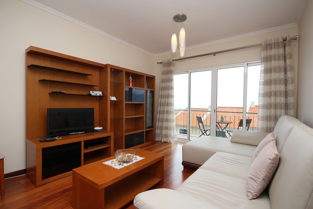 Apartment, 2 Bedrooms, Terrace photo 1