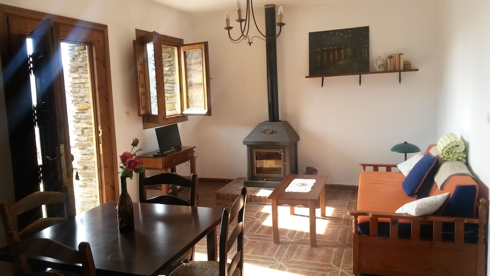Comfort Apartment, 2 Bedrooms, Fireplace, Mountain View photo 2