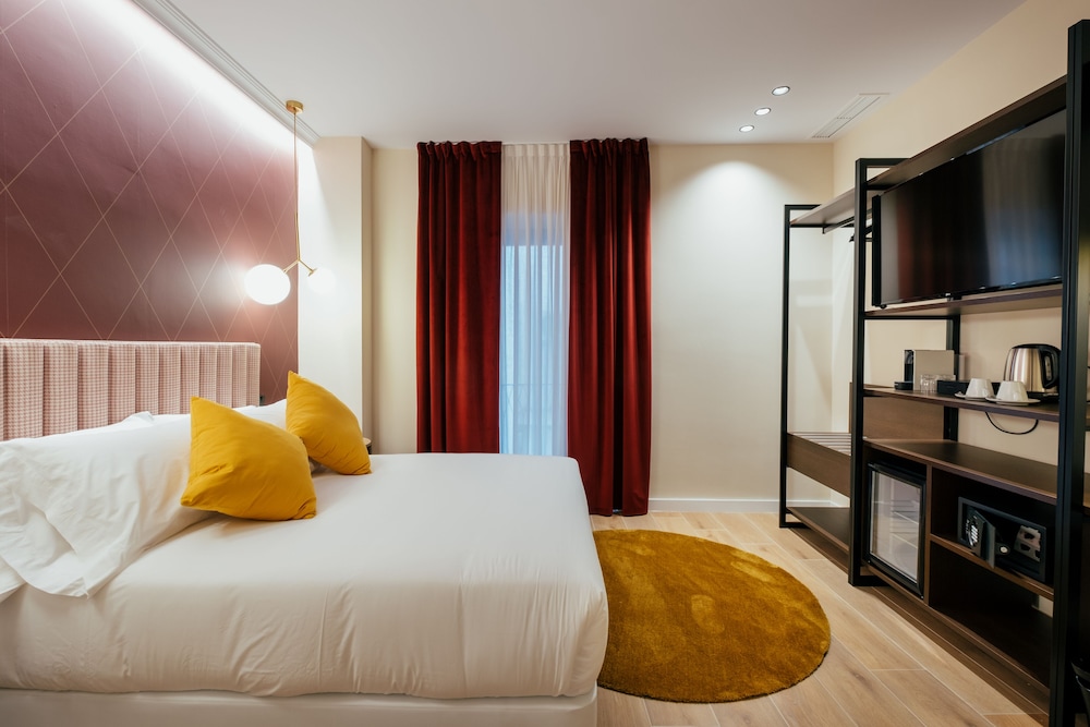 Superior Double or Twin Room - Photo 8