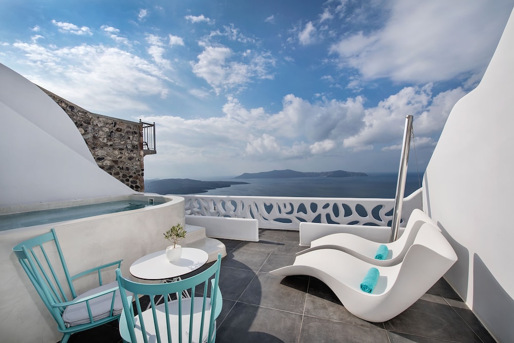 Cave Suite with Outdoor Hot Tub - Photo 9