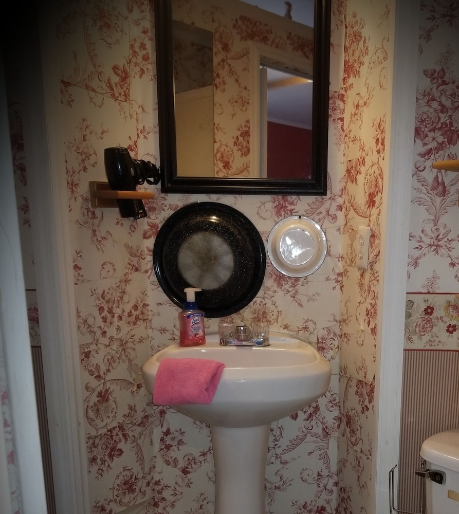 Exclusive Suite, 1 Queen Bed, Private Bathroom, Mountainside photo 3