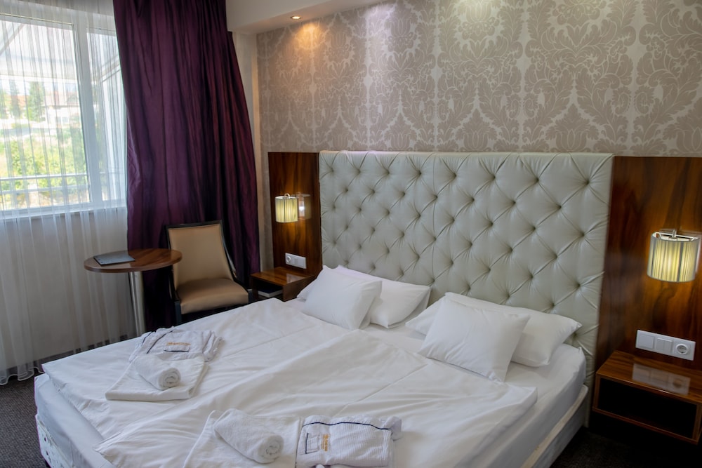 Superior Double or Twin Room - Photo 5