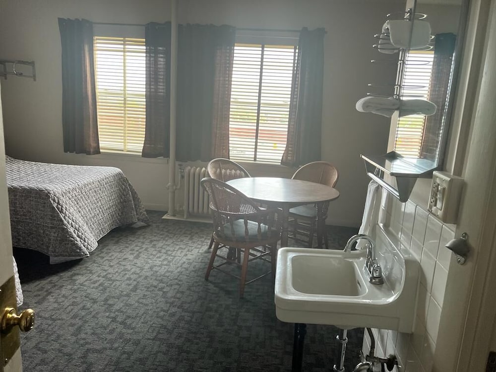 Family Room, 2 Double Beds, Non Smoking photo 2