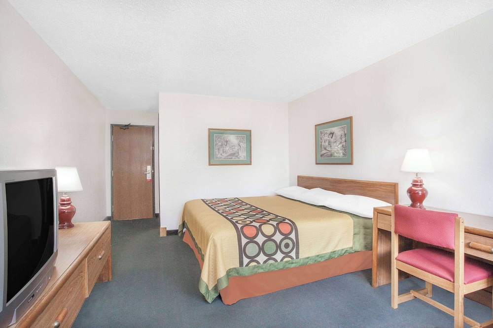 Room, 1 Double Bed, Accessible, Bathtub photo 1