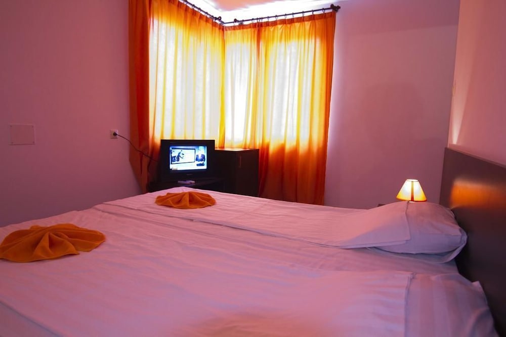 Basic Triple Room, Balcony photo 2