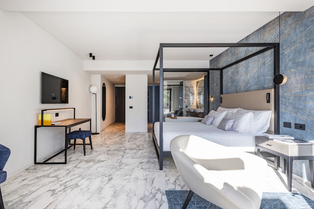 Junior Suite, 1 Queen Bed, Balcony, Lake View (Nemos) photo 3