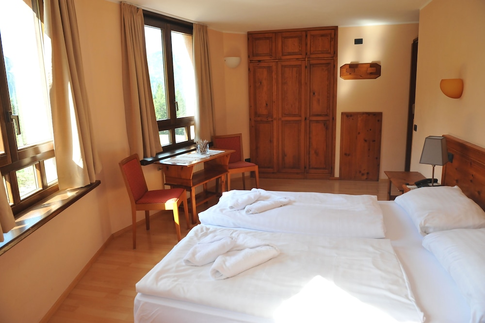Family Room, 2 Bedrooms