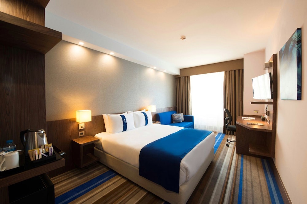 Standard Room, 1 King Bed, Non Smoking photo 3