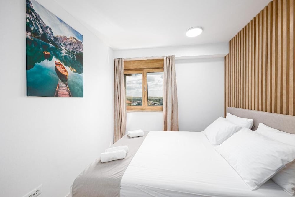 Apartment, 3 Bedrooms, Balcony, City View photo 2