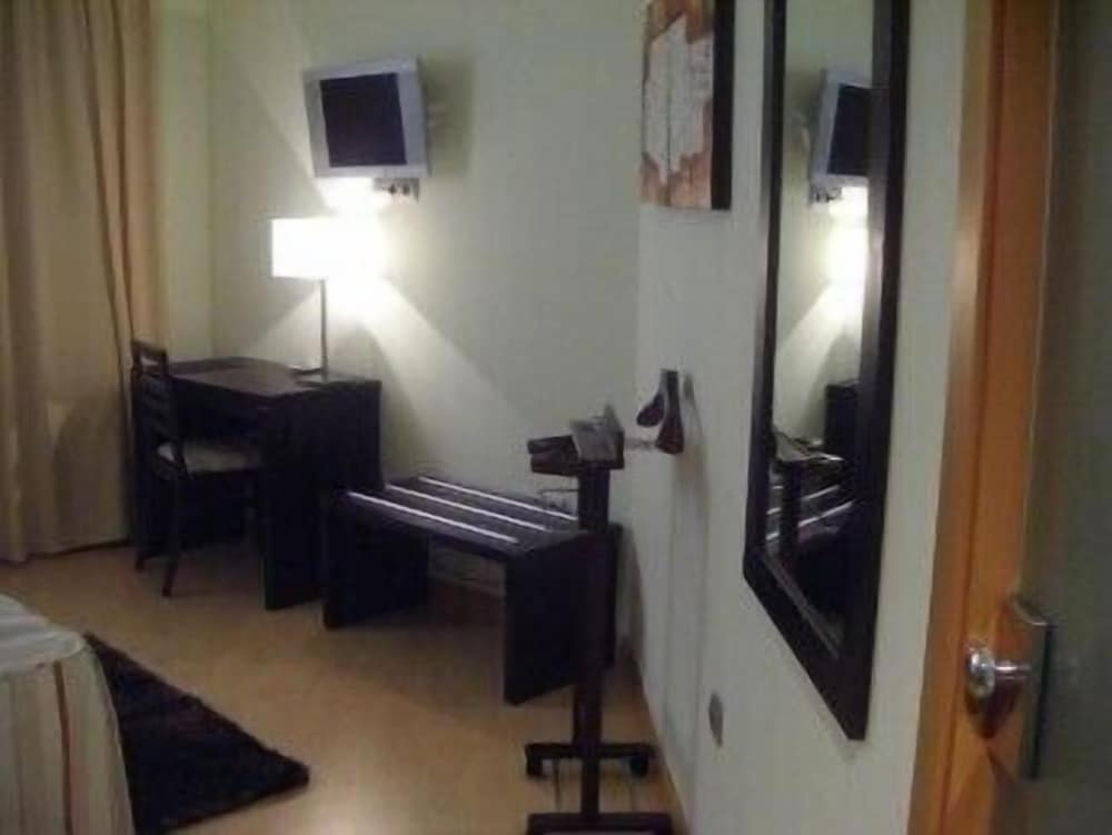 Economy Twin Room photo 2