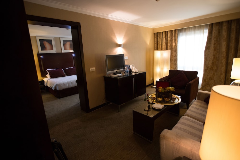Executive Suite with Lounge access thumbnail 6
