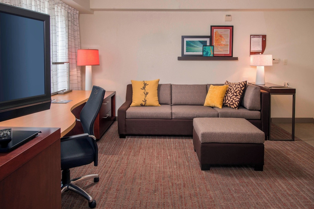 Studio, 1 Queen Bed with Sofa bed (Hearing Accessible) photo 3