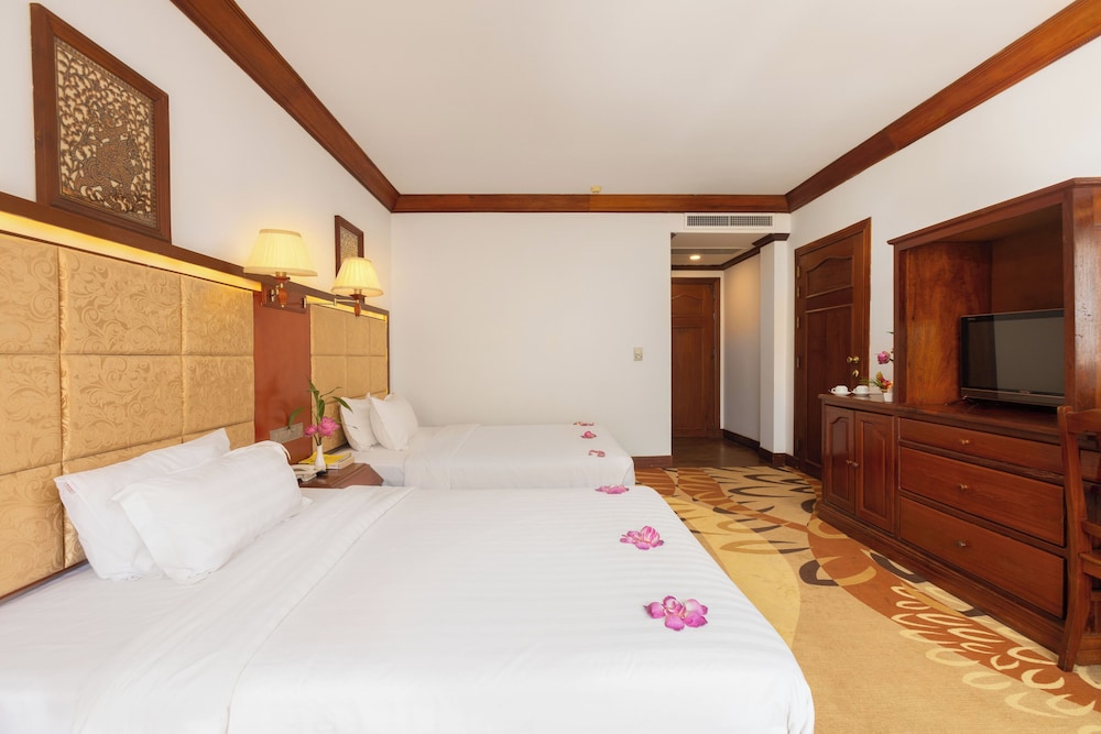 Deluxe Twin Room, Pool View photo 1