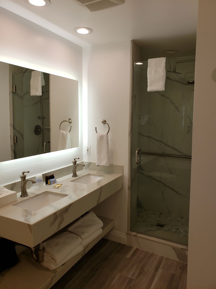 Suite, 2 Queen Beds, Non Smoking, Jetted Tub (with Sofabed)