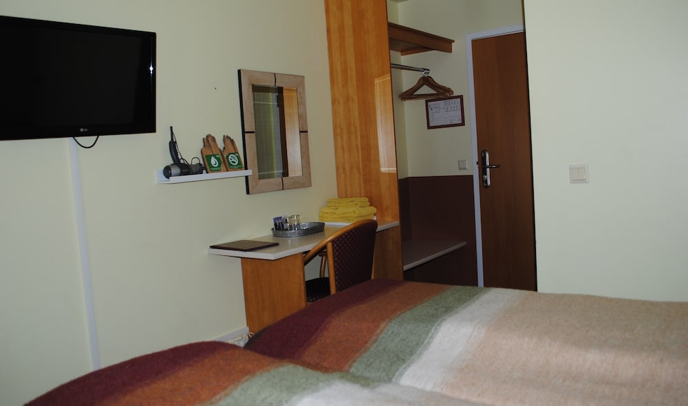 Economy Twin Room, Private Bathroom photo 2