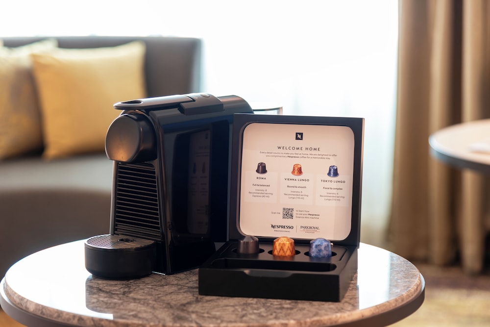 Premier Room with SGD20 Dining Credits and Late Check-Out at 2PM thumbnail 5