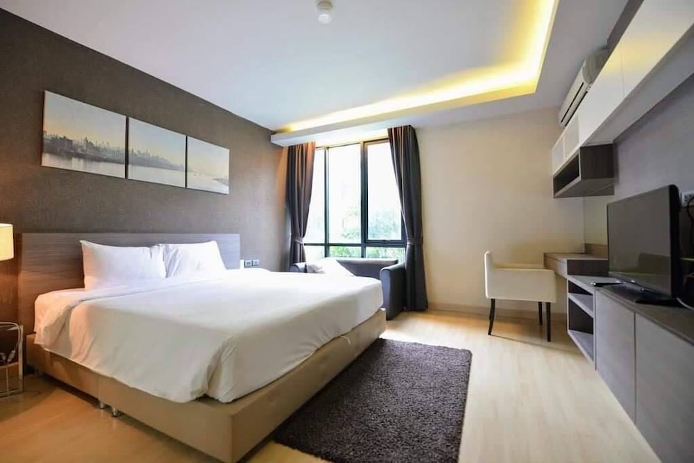 2 Bedroom photo 3