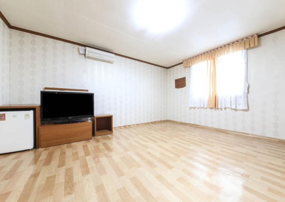 Studio Suite (Condo with Living Room) photo 1