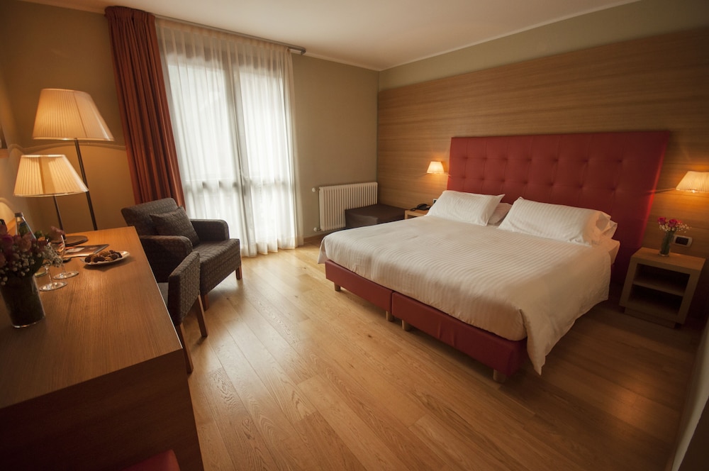 Standard Double or Twin Room, Balcony photo 3