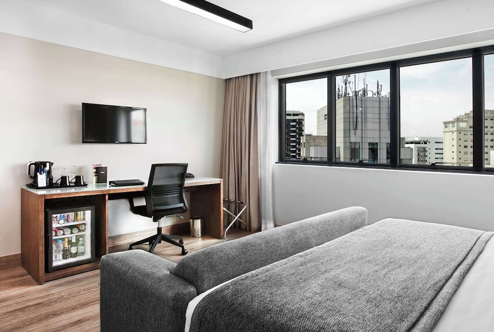 Deluxe Room (Queen) photo 3