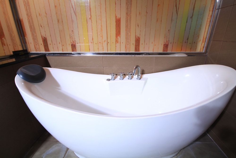 Twin Room (Base Occupancy is 2 pax, Extra Person Fee 10,000 KRW) photo 3