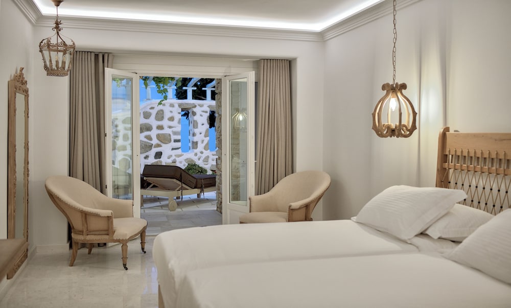Signature Three Bedroom Suite with Private Pool & Garden View photo 3