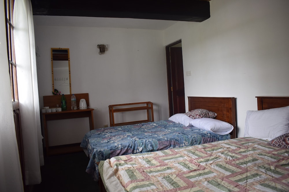 Design Quadruple Room, 1 Bedroom, Partial Lake View (Room No 5)