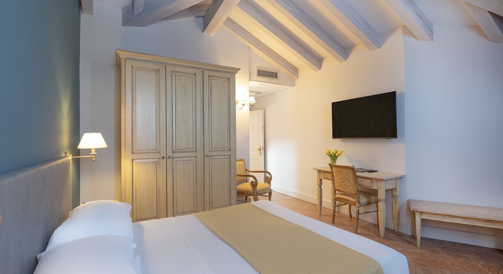 Standard Room - Photo 9