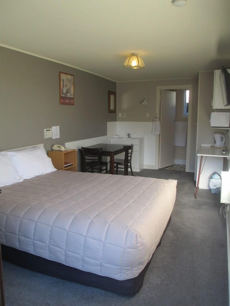 Standard Studio, 1 Queen Bed, Microwave photo 1