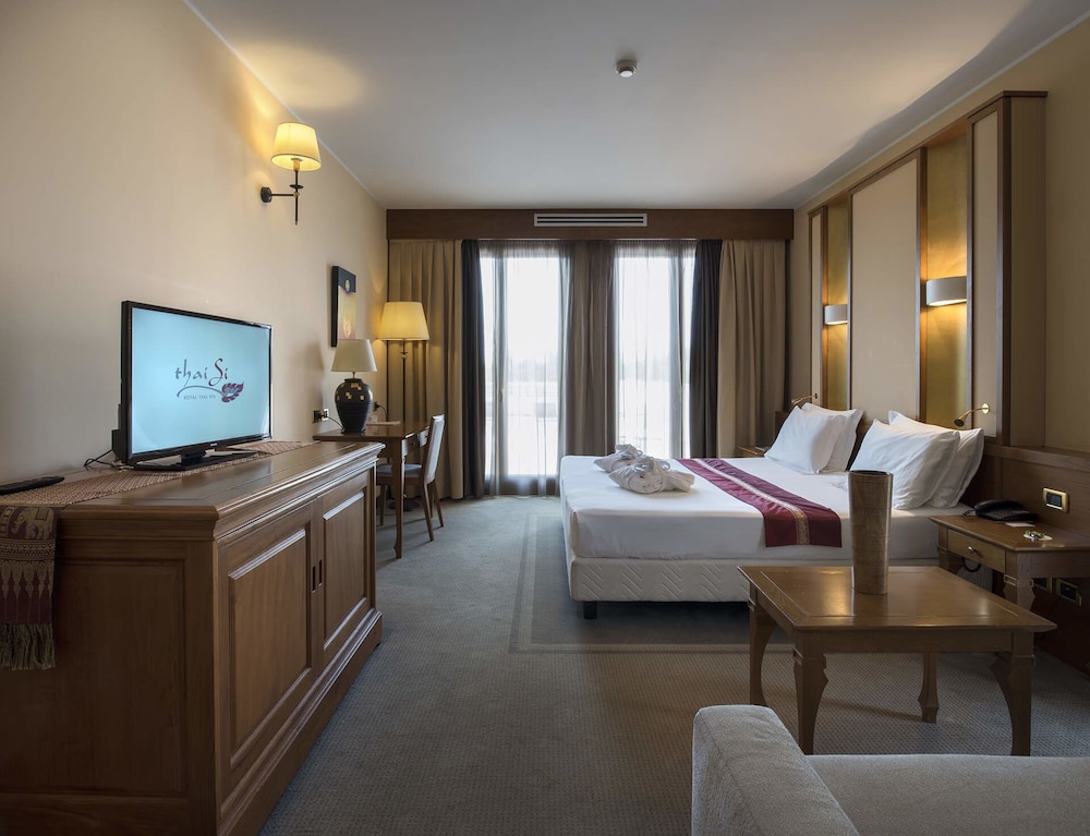 Double or Twin Room, Lake View photo 1