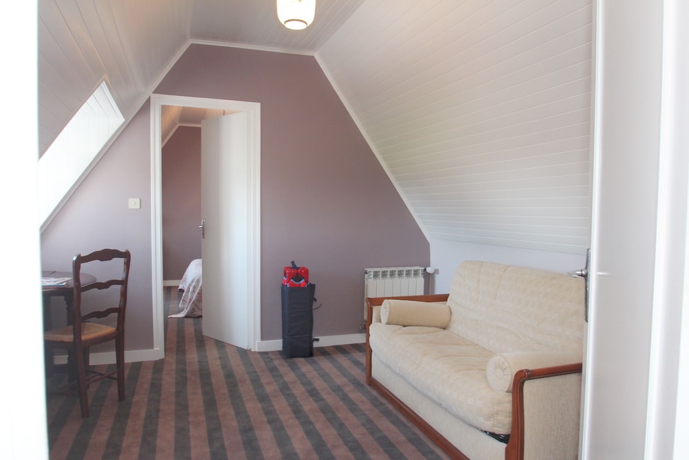 Quadruple Room, 1 Queen Bed With Sofa Bed, Sea View, Beachfront photo 2
