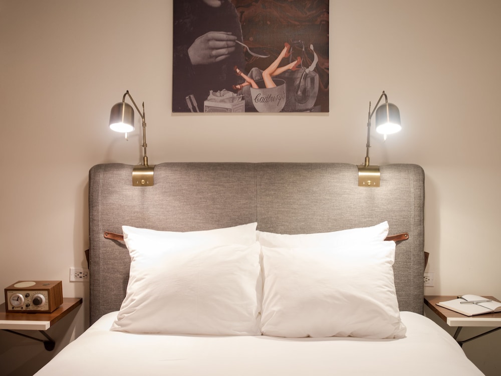 Classic Room, 1 Queen Bed - Photo 2