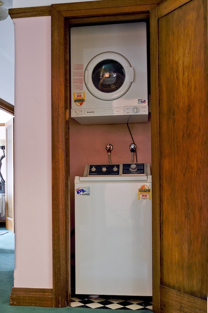 Three Bedroom Apartment (Two Nights) - Non Smoking photo 3